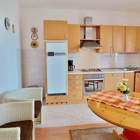 Biserka Apartamento *
