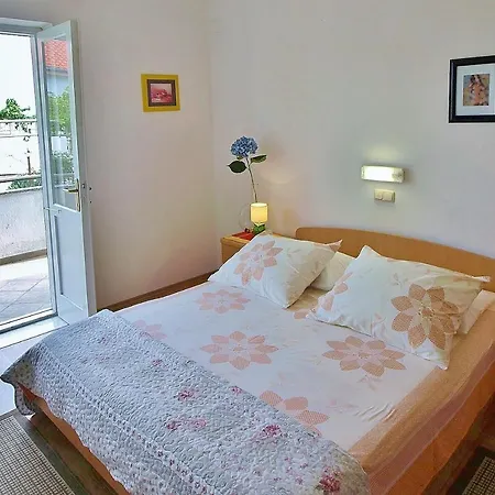Biserka Apartament Rab Town