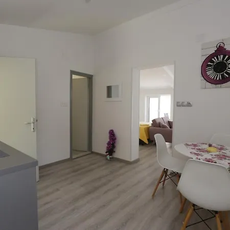 Apartment Biserka Banjol