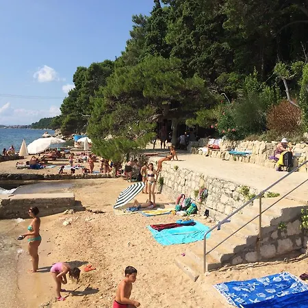 Biserka Apartamento Rab Town